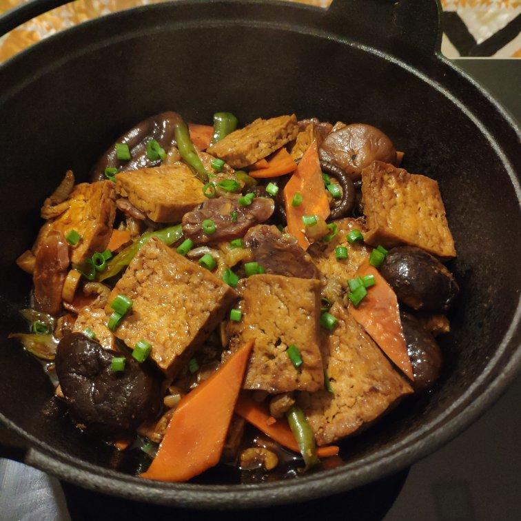 【冬菇虾米豆腐煲】广东人做豆腐煲，鲜到眉毛掉！