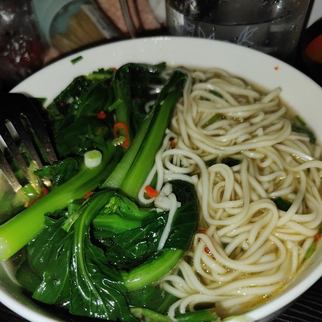 超简单的10分钟做好-热汤面