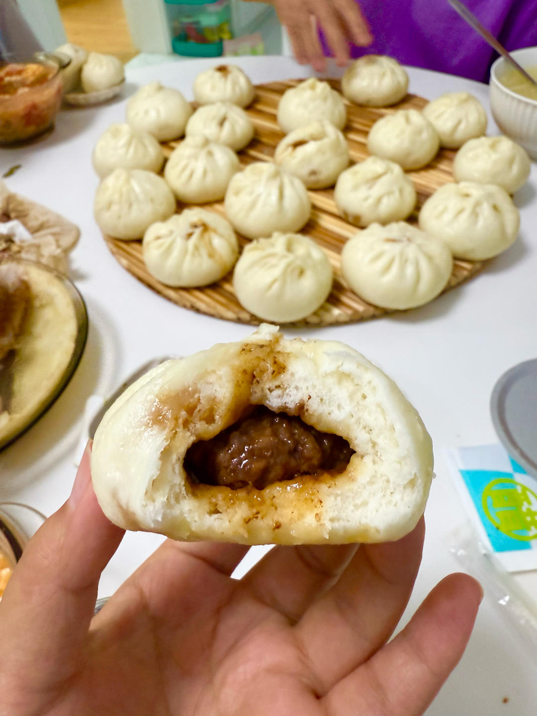 鲜美多汁的洋葱牛肉包子