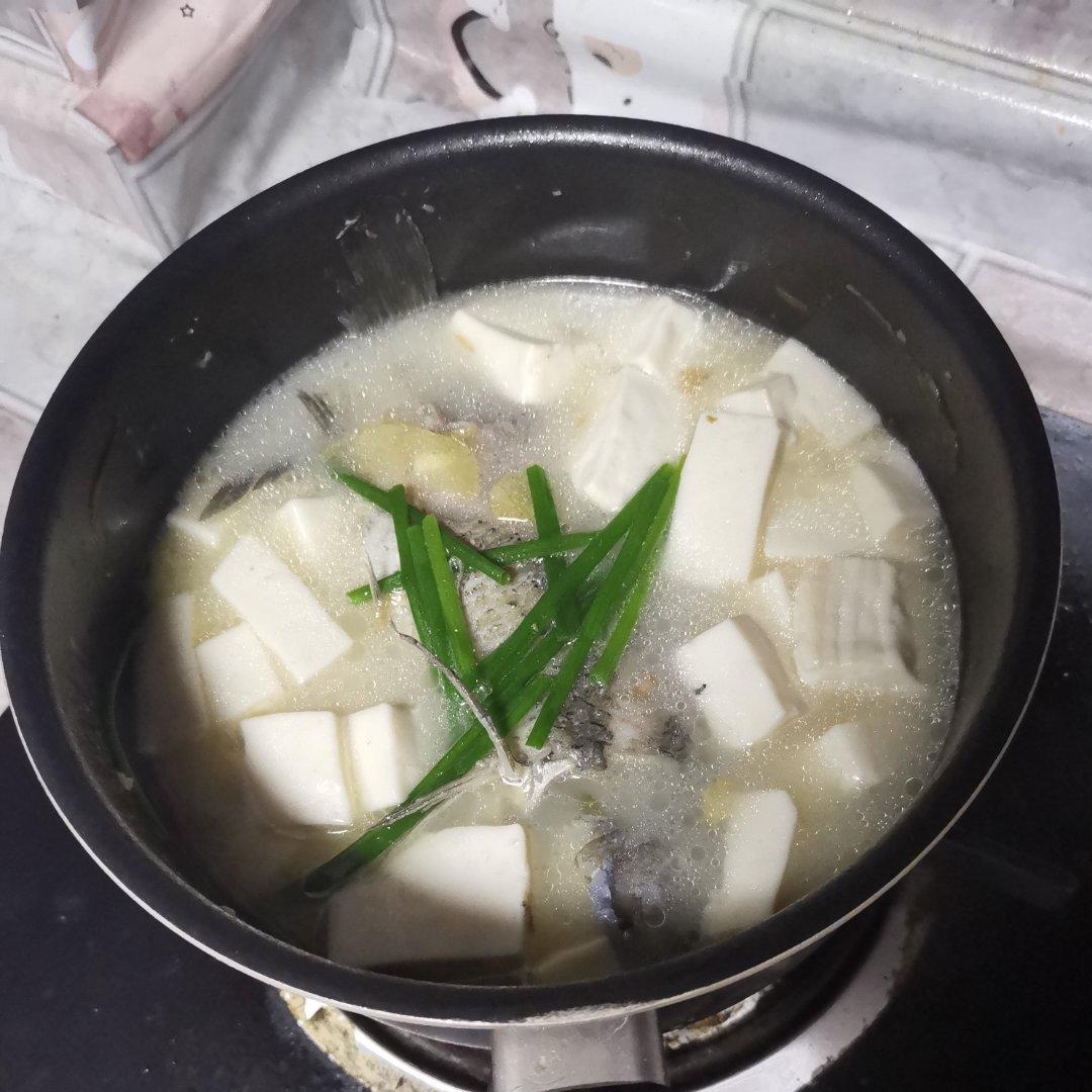奶白鲫鱼豆腐汤|一条鱼最后的温柔