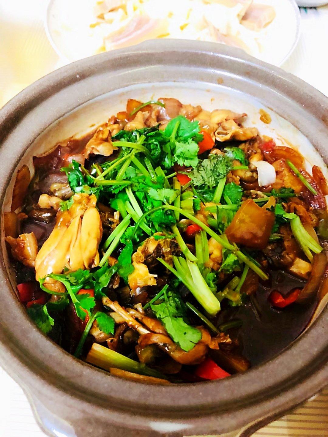 椒香牛蛙煲