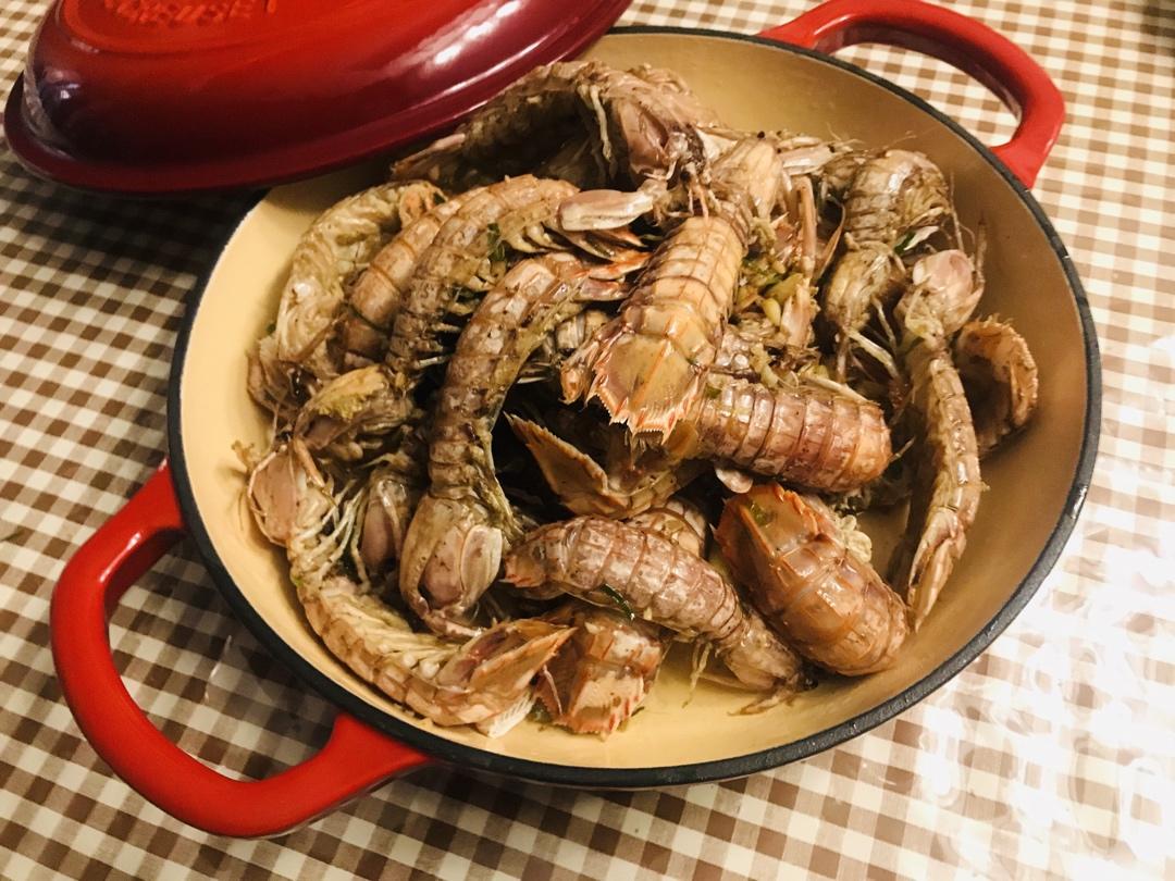 无油炸版的椒盐皮皮虾和巧拨虾壳的方法