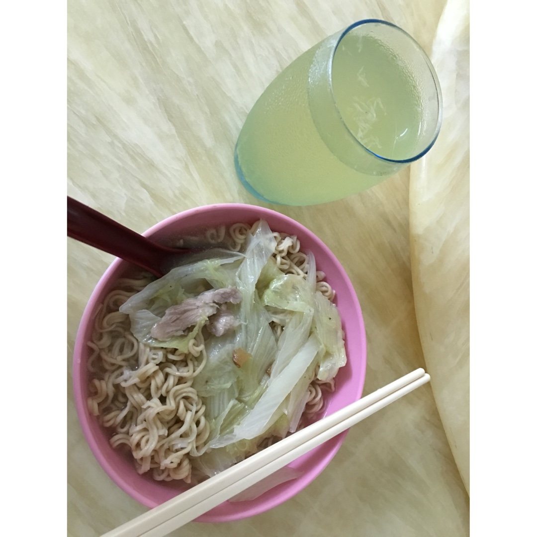 平菇白菜肉丸汤面