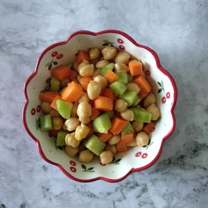 素食午餐：凉拌鹰嘴豆的做法 步骤2