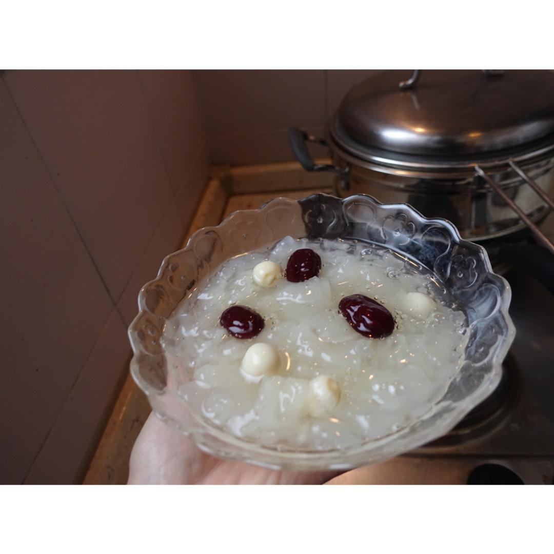 冰糖银耳红枣汤