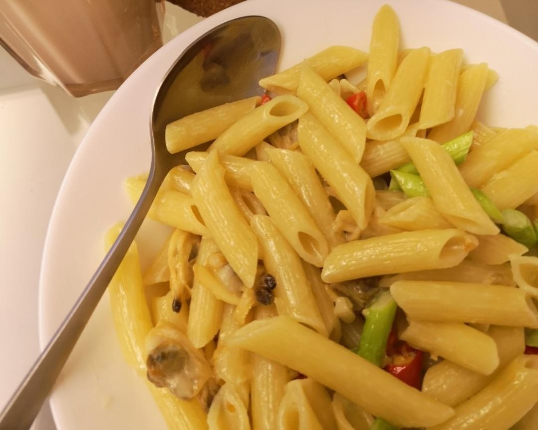 香辣芦笋蛤蜊面