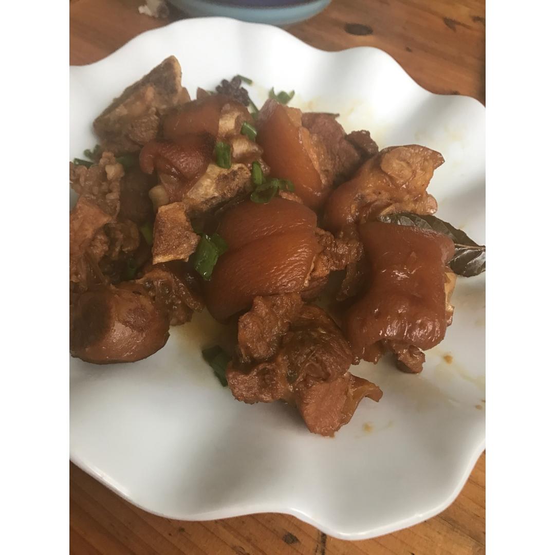 美味的家常菜：红烧猪蹄