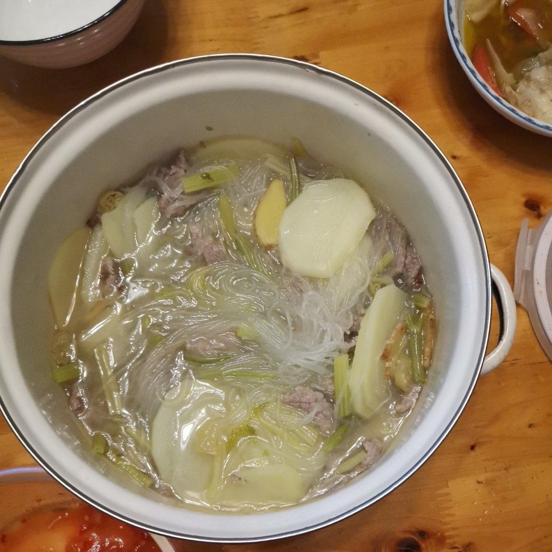 清汤芹菜汆牛肉片