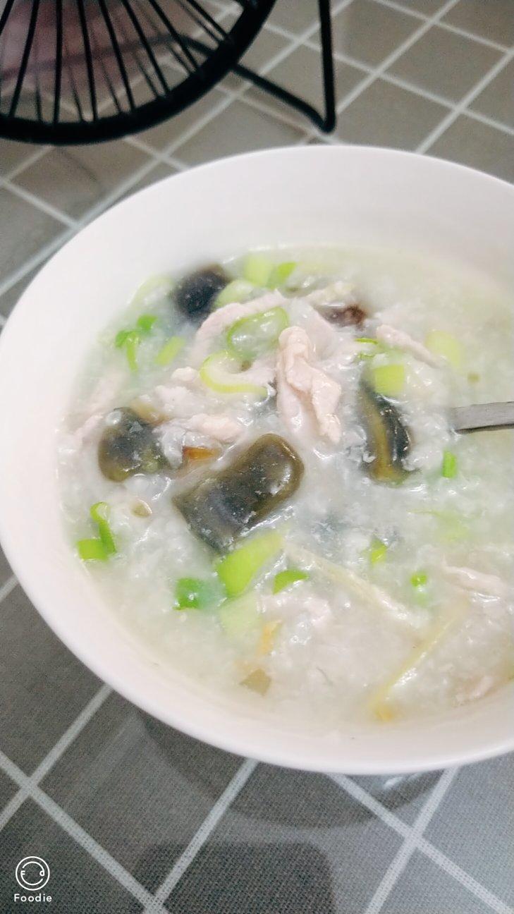 妈妈👩教我做的皮蛋瘦肉粥🥣简单快捷美味😋