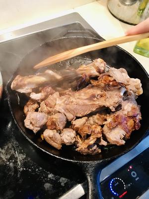 中式红烧/红焖羊肉 羊腿肉炖白萝卜 冬季/冬至硬菜的做法 步骤2