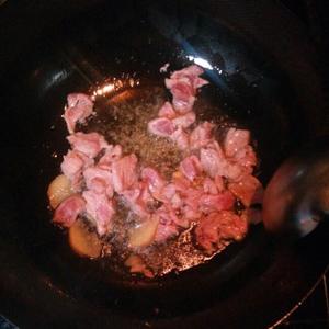 酸菜猪肉炖粉条的做法 步骤4