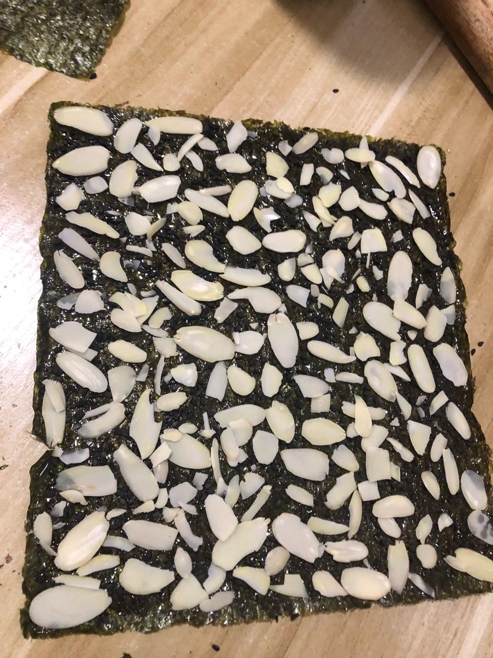 芝麻杏仁片夹心海苔
