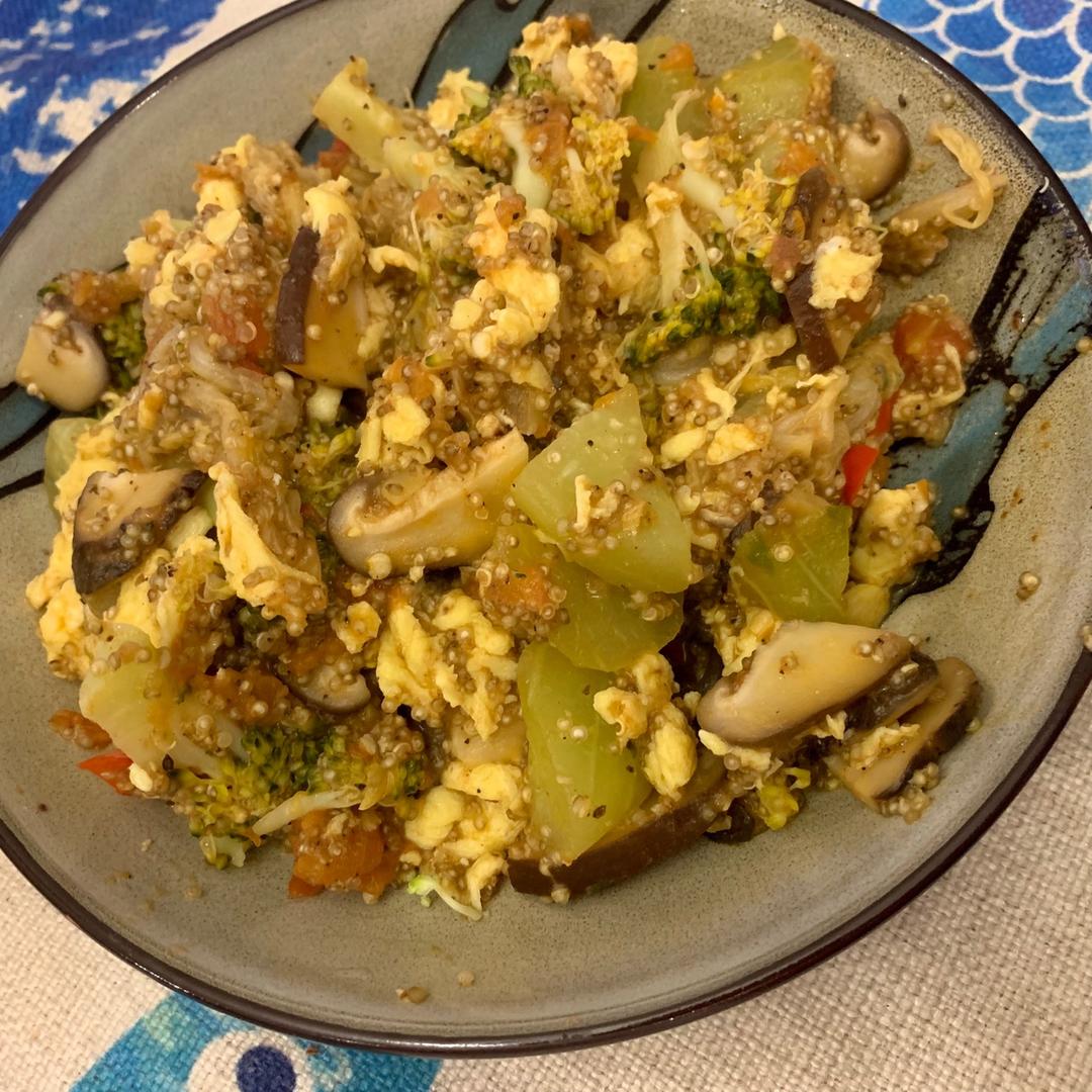杂蔬藜麦蛋炒饭