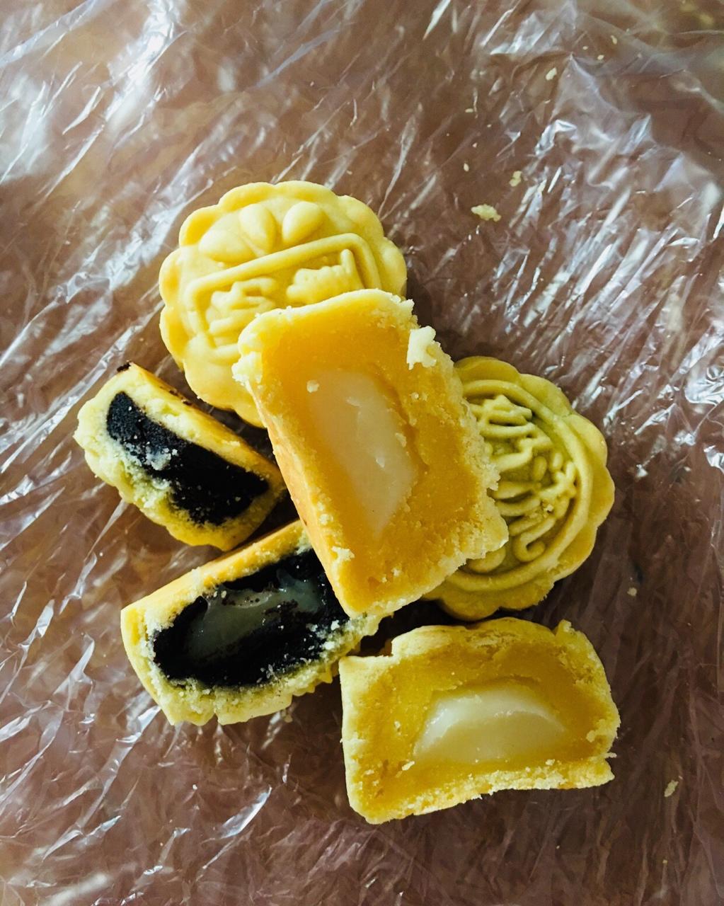 奶黄拉丝月饼