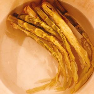 扁尖笋海鸭汤的做法 步骤1