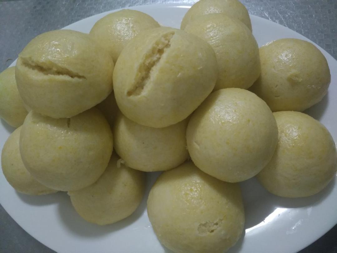 小鱼儿和海做的玉米面馒头