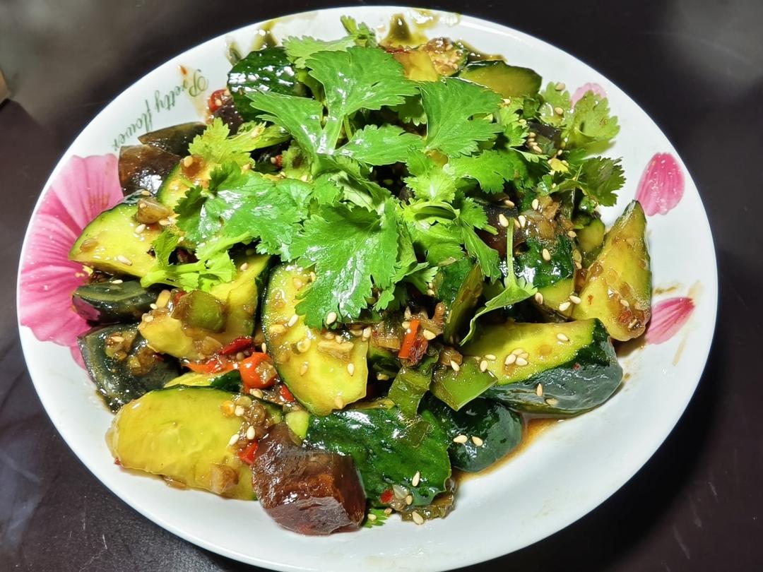 夏日开胃小凉菜“皮蛋拌黄瓜🥒”开胃减脂