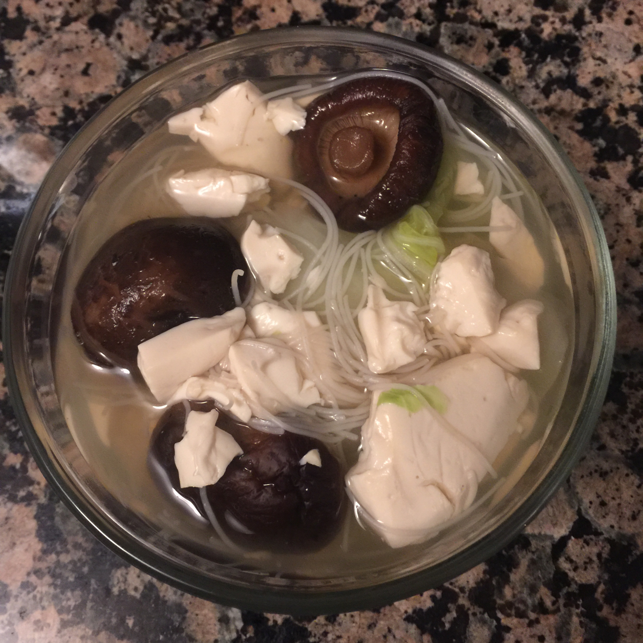 香菇白菜豆腐粉丝煲