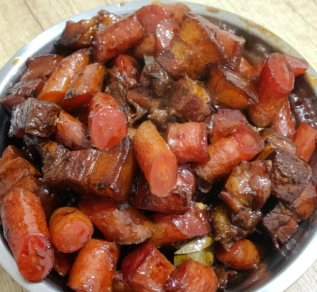 胡萝卜红烧肉的做法