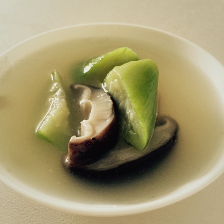 【火腿笋干丝瓜汤】