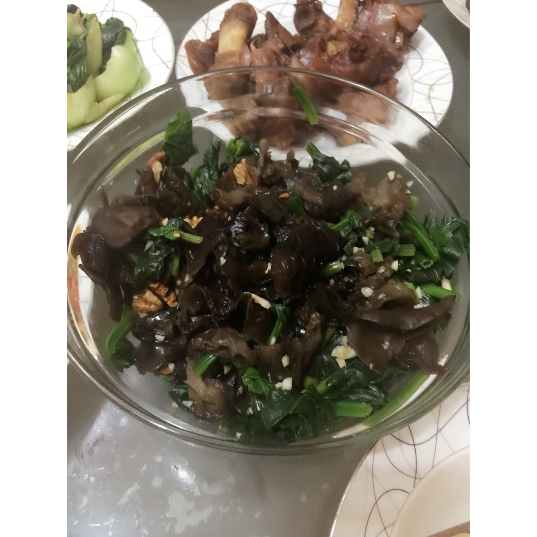 果仁菠菜拌木耳