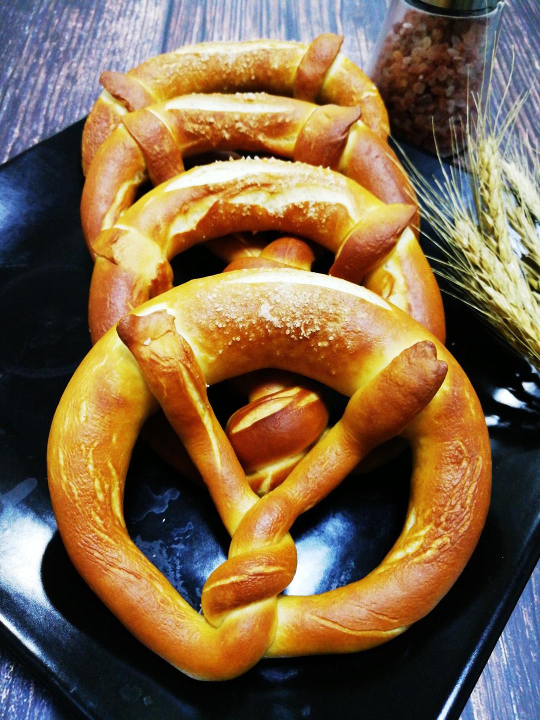 哈喽~面包你好！巴伐利亚碱水面包