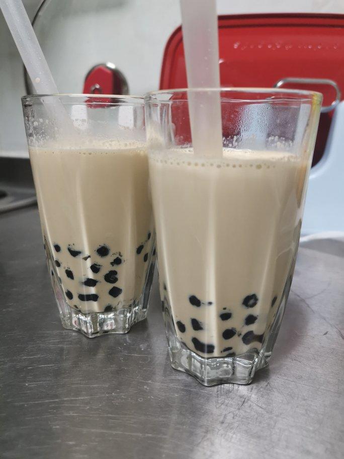 加淡奶油的奶茶