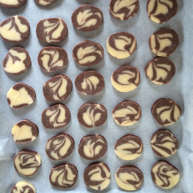 双色大理石纹饼干制作方法（花纹整形详细图解版）