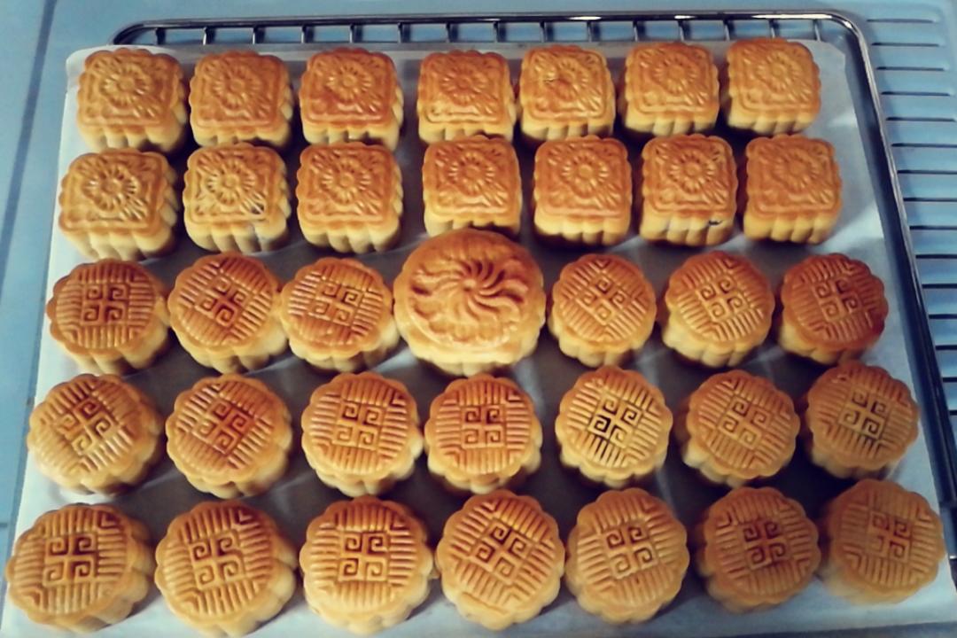 广式月饼—蛋黄莲蓉月饼