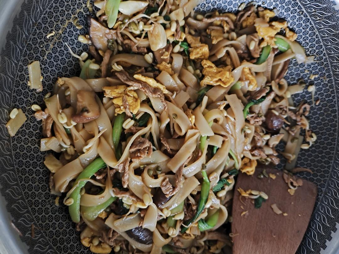 路边摊的炒河粉