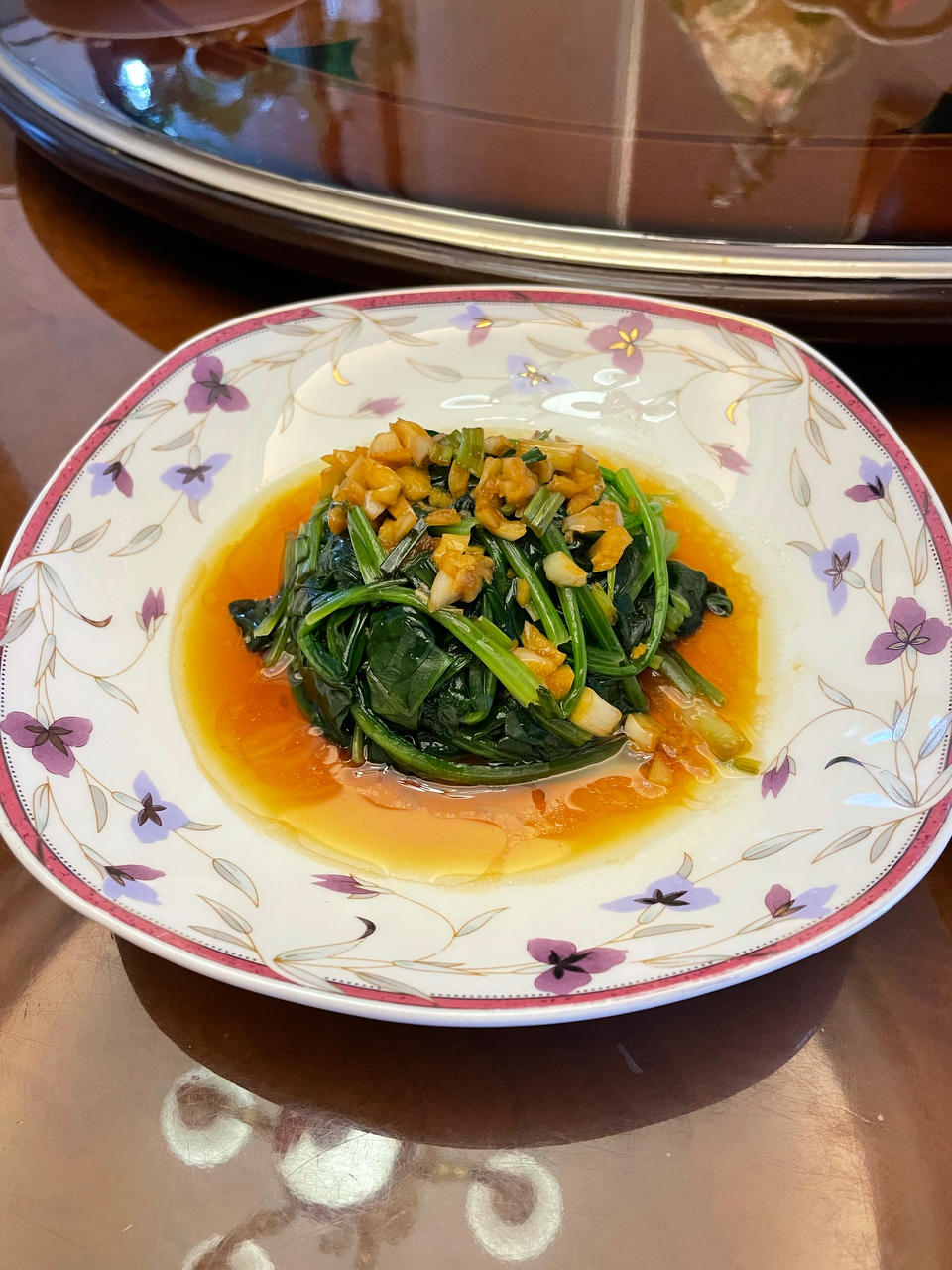 素菜如何惹人爱？葱香清炒菠菜苗