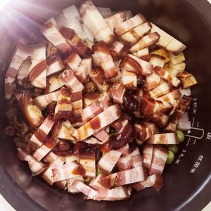 电饭煲腊肉焖饭的做法 步骤3
