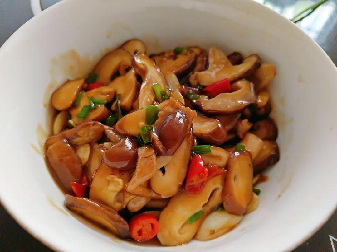 鲜香嫩滑，蚝油香菇炒肉片
