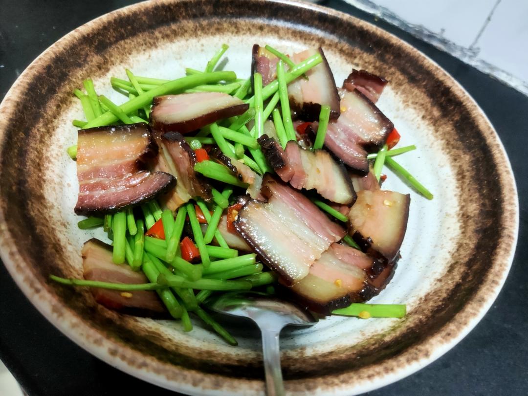藜蒿炒腊肉