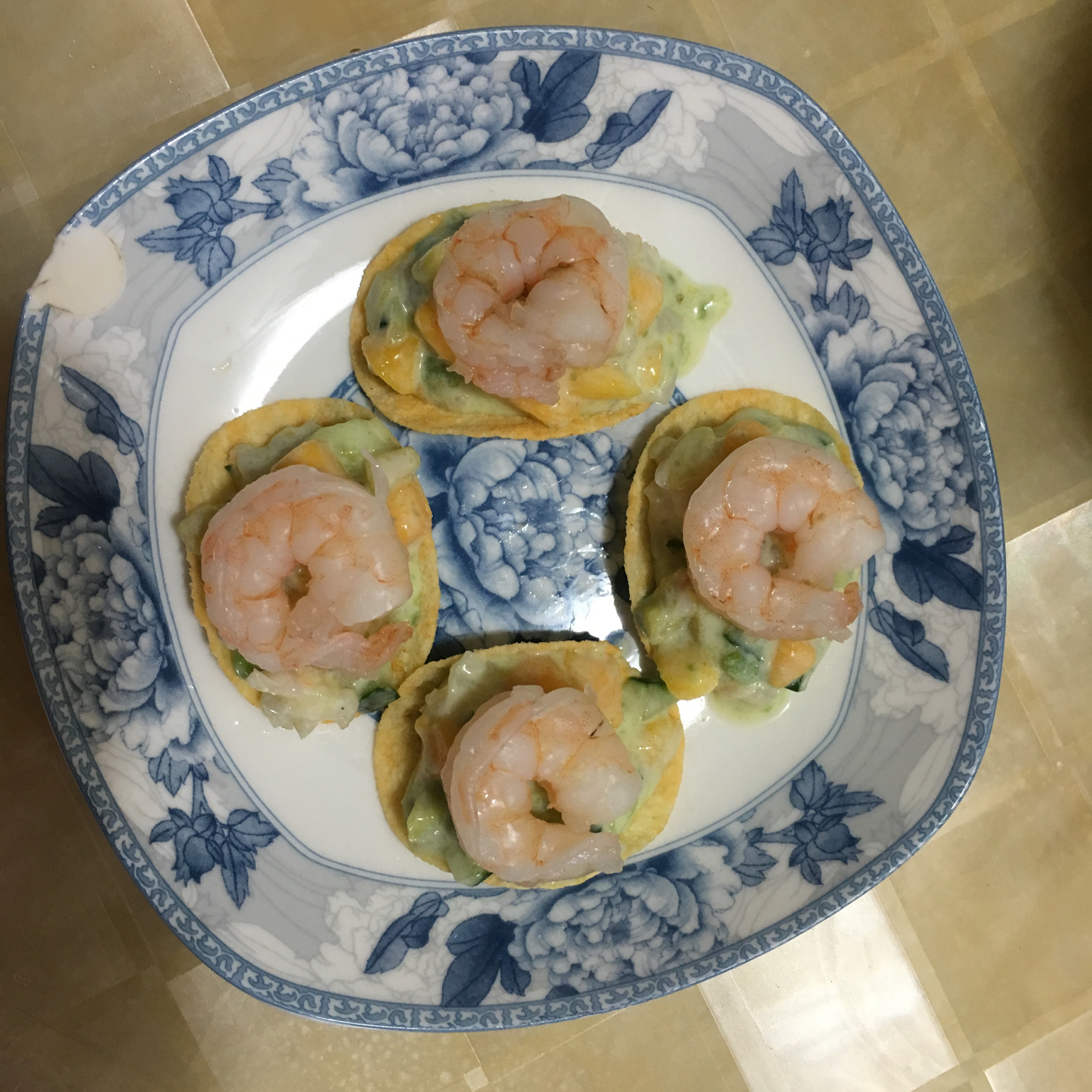 薯片牛油果大虾沙拉