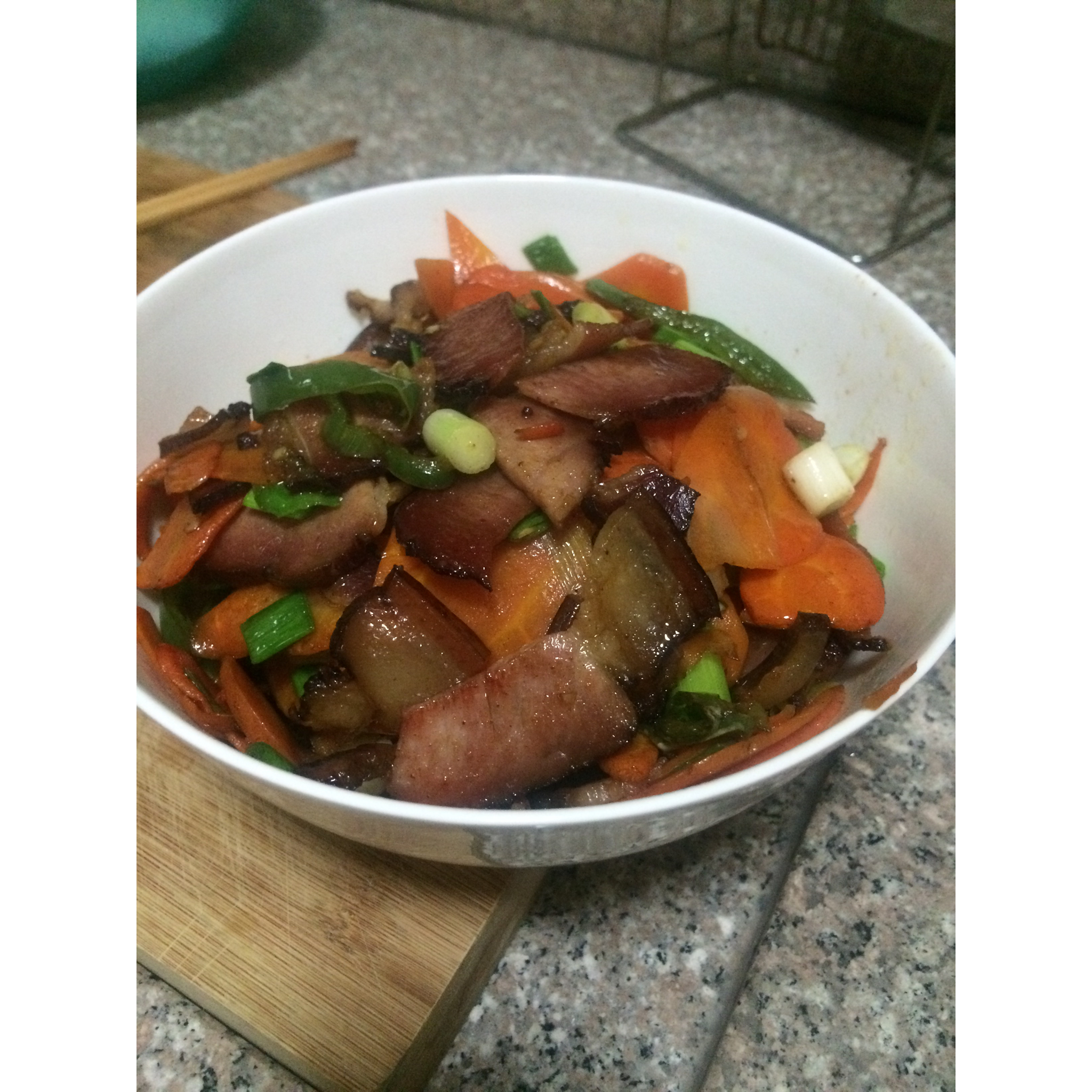 红萝卜炒腊肉