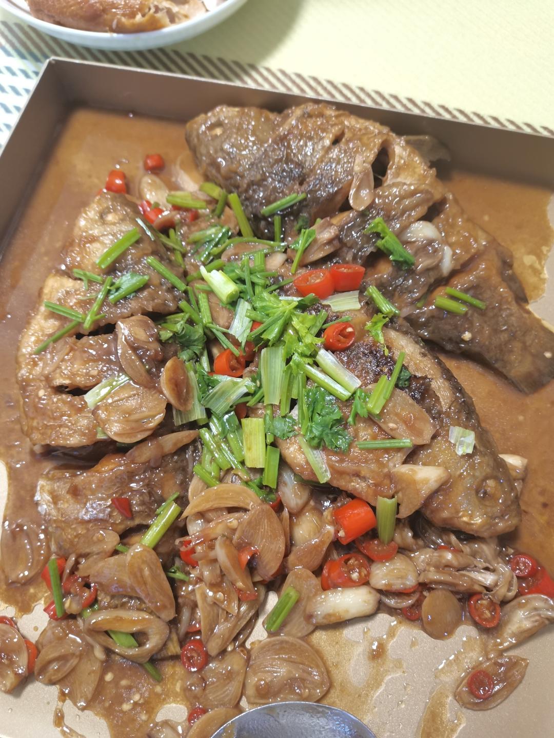 醋烹鲫鱼