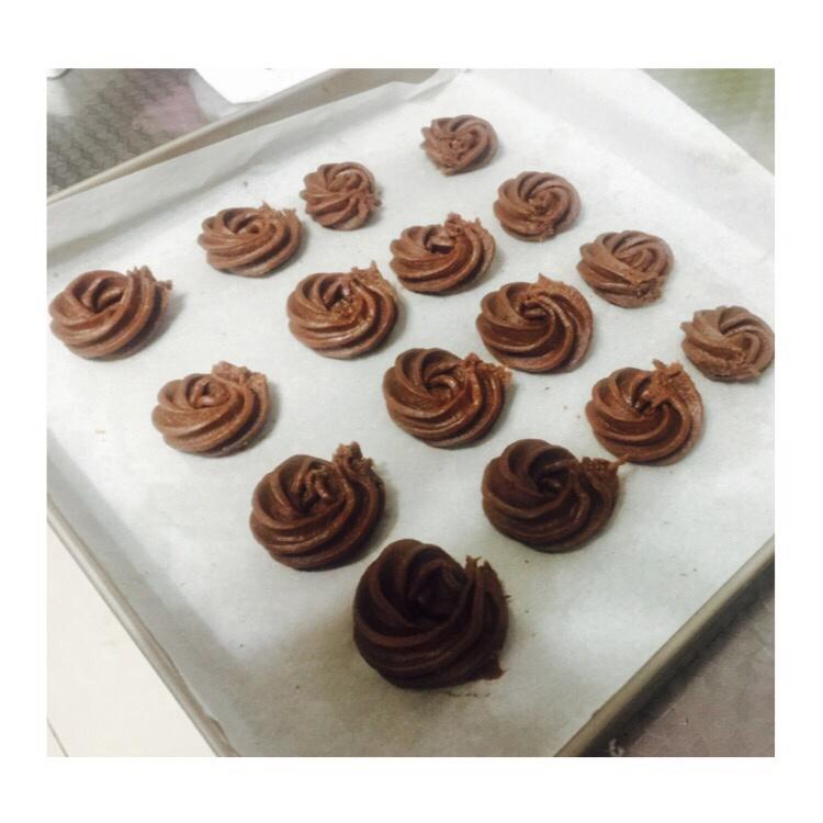 挤花毫无压力的巧克力曲奇