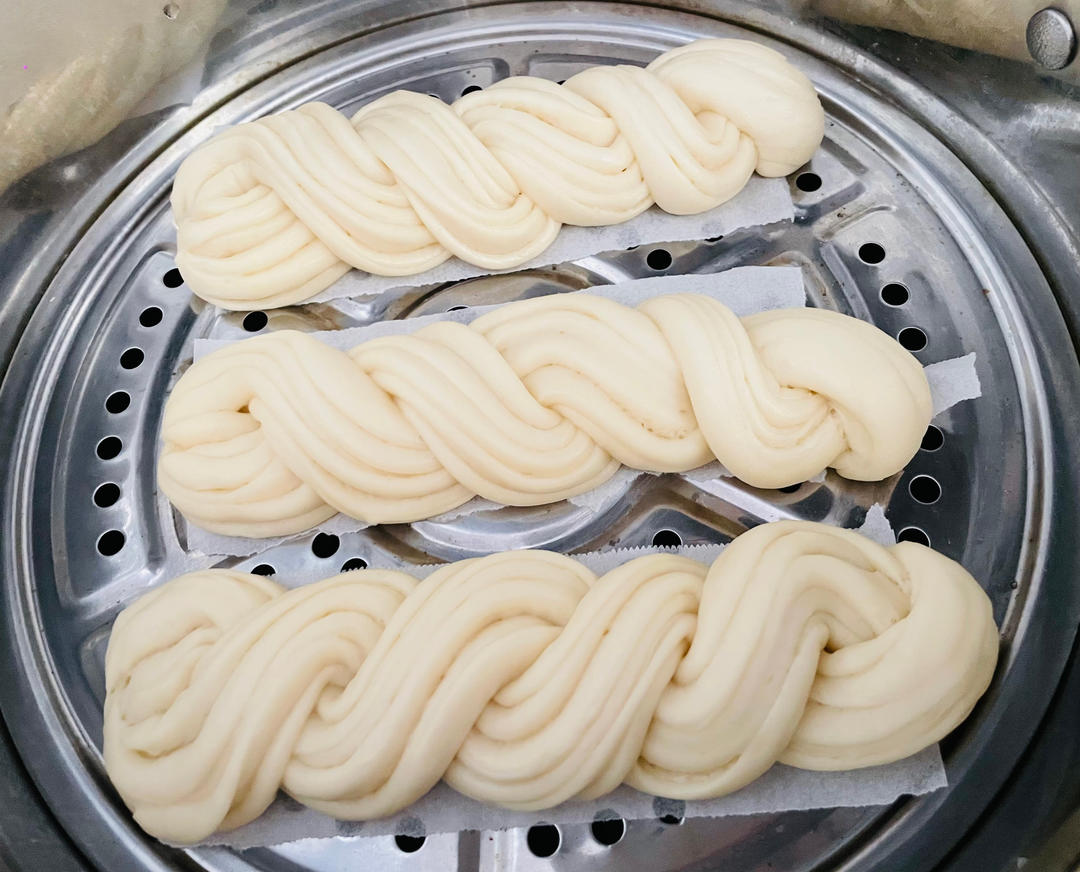 银丝卷？祥云卷？毛线卷？不管咯，就是卷卷馒头