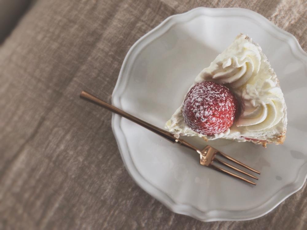 草莓奶油蛋糕/基础戚风胚，徒手脱模剖片及抹面挤花/「戚风及其衍生」烘焙视频蛋糕篇1