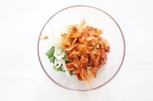 【赵小厨】简单易做的正宗韩式泡菜饼的做法 步骤3
