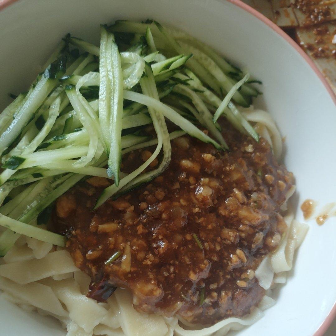 真想让你们尝尝这碗肉酱拌面🍜太香太香了