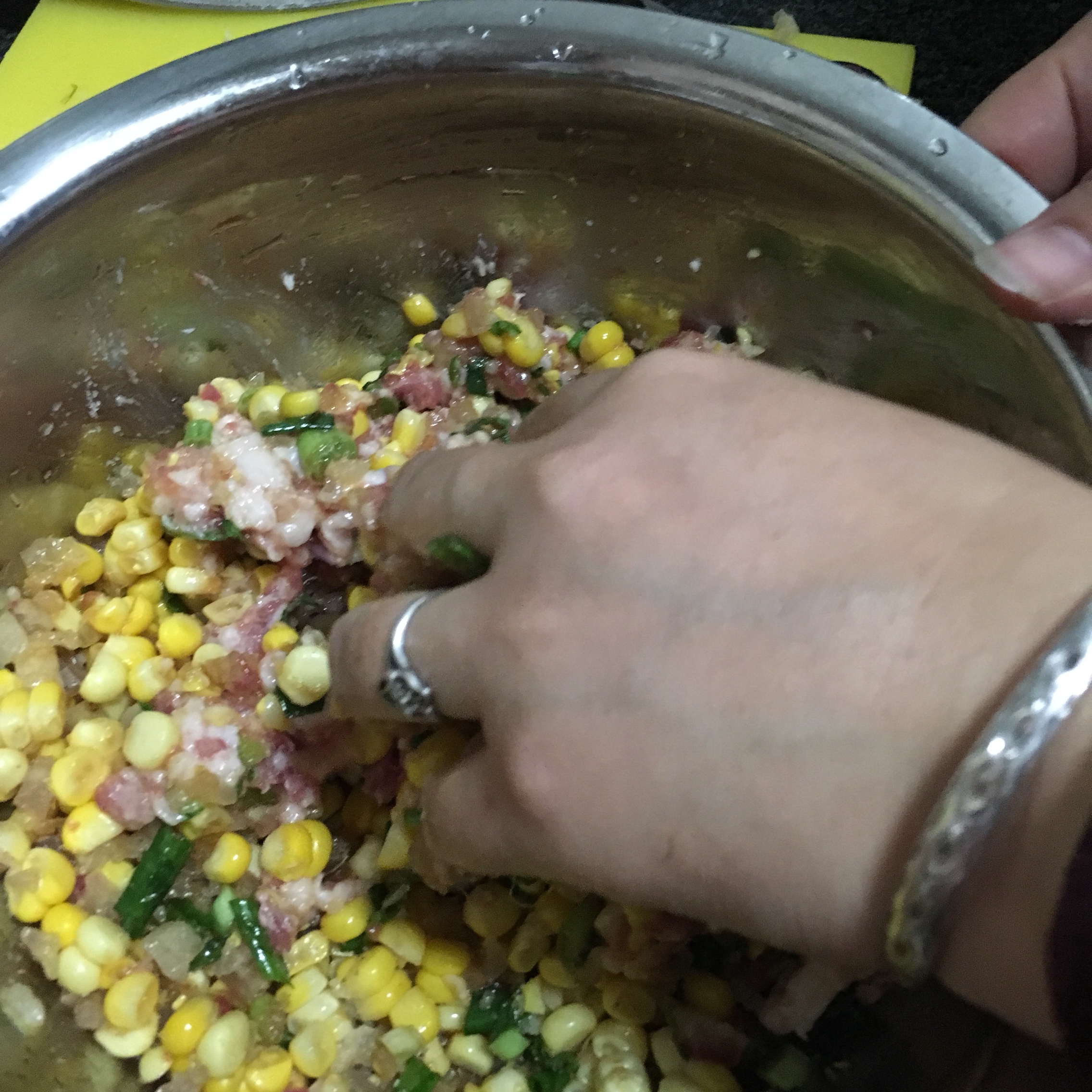 玉米猪肉饺的做法 步骤7