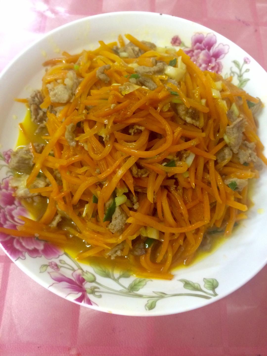 合适1-2岁宝宝吃的胡萝卜炒肉的做法