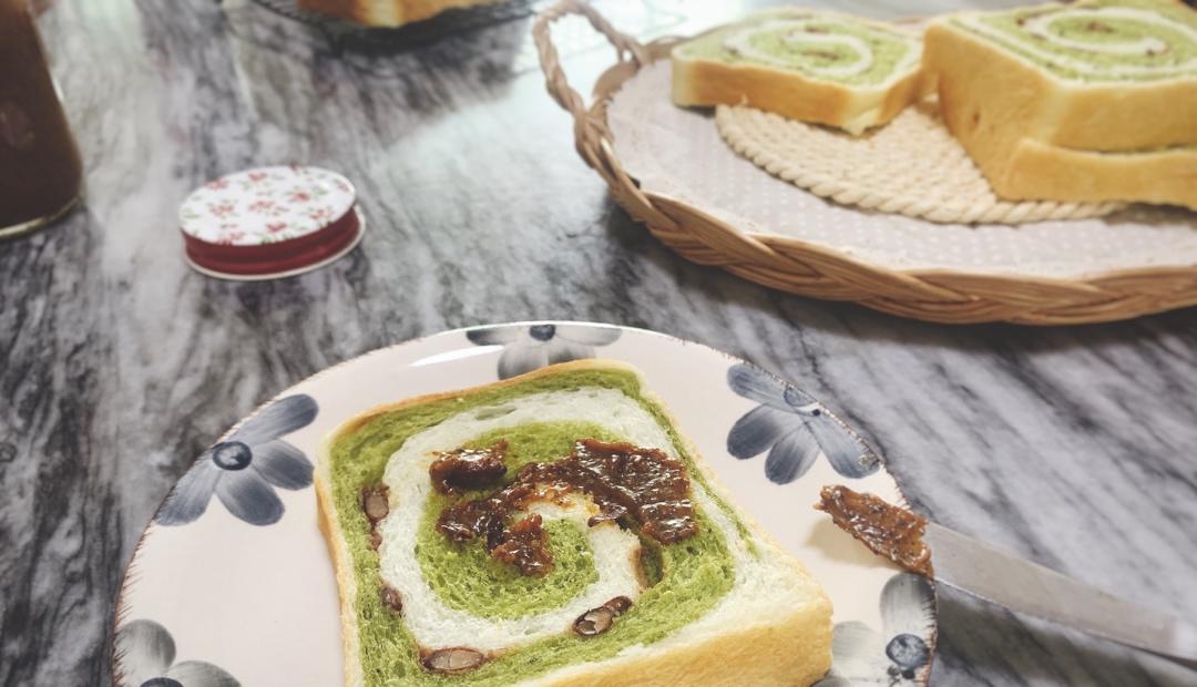 清香柔软的抹茶红豆吐司