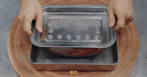 厨师长教你：“电饭锅红烧肉”的家常做法，满满的小技巧，收藏了的做法 步骤25
