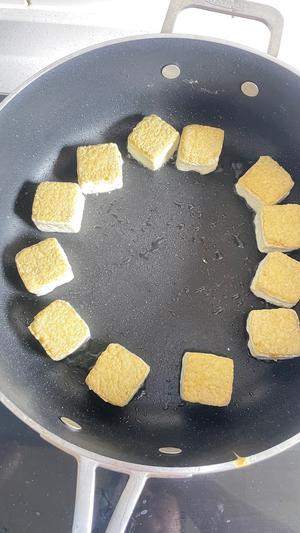 臭豆腐肥肠煲的做法 步骤1