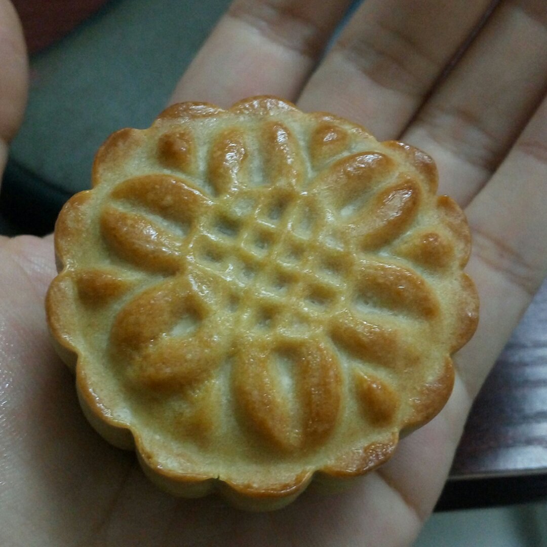 广式月饼—蛋黄莲蓉月饼