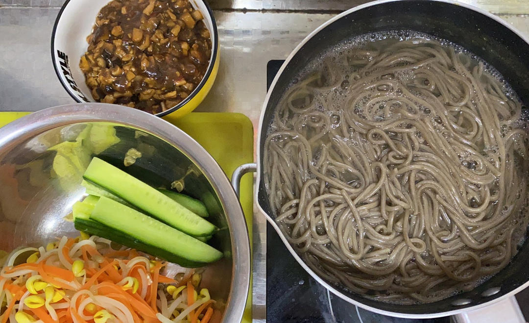 鸡胸炸酱荞麦面｜减脂也能快乐嗦面