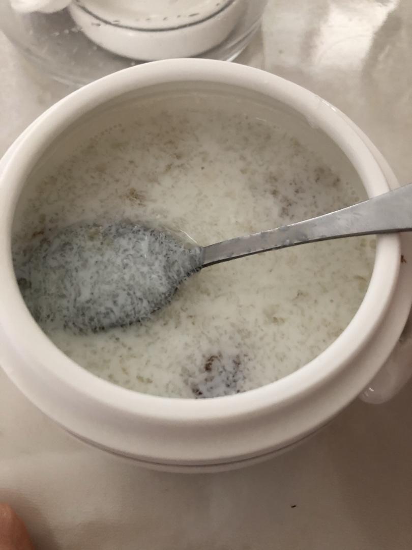 桃胶皂角米牛奶炖雪燕